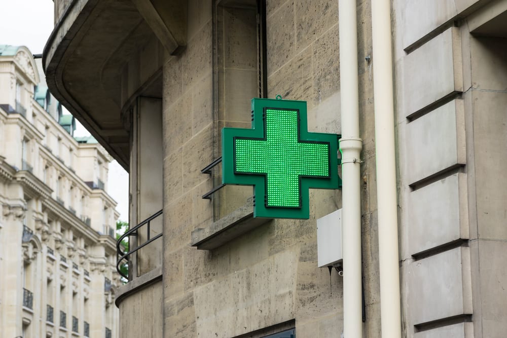 why-is-the-green-cross-a-universal-symbol-for-mmj-leafbuyer