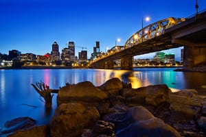 photo of the city of portland with the water and bridge in front, showing that portland is a great climate to grow marijuana and there are grow supply stores in oregon